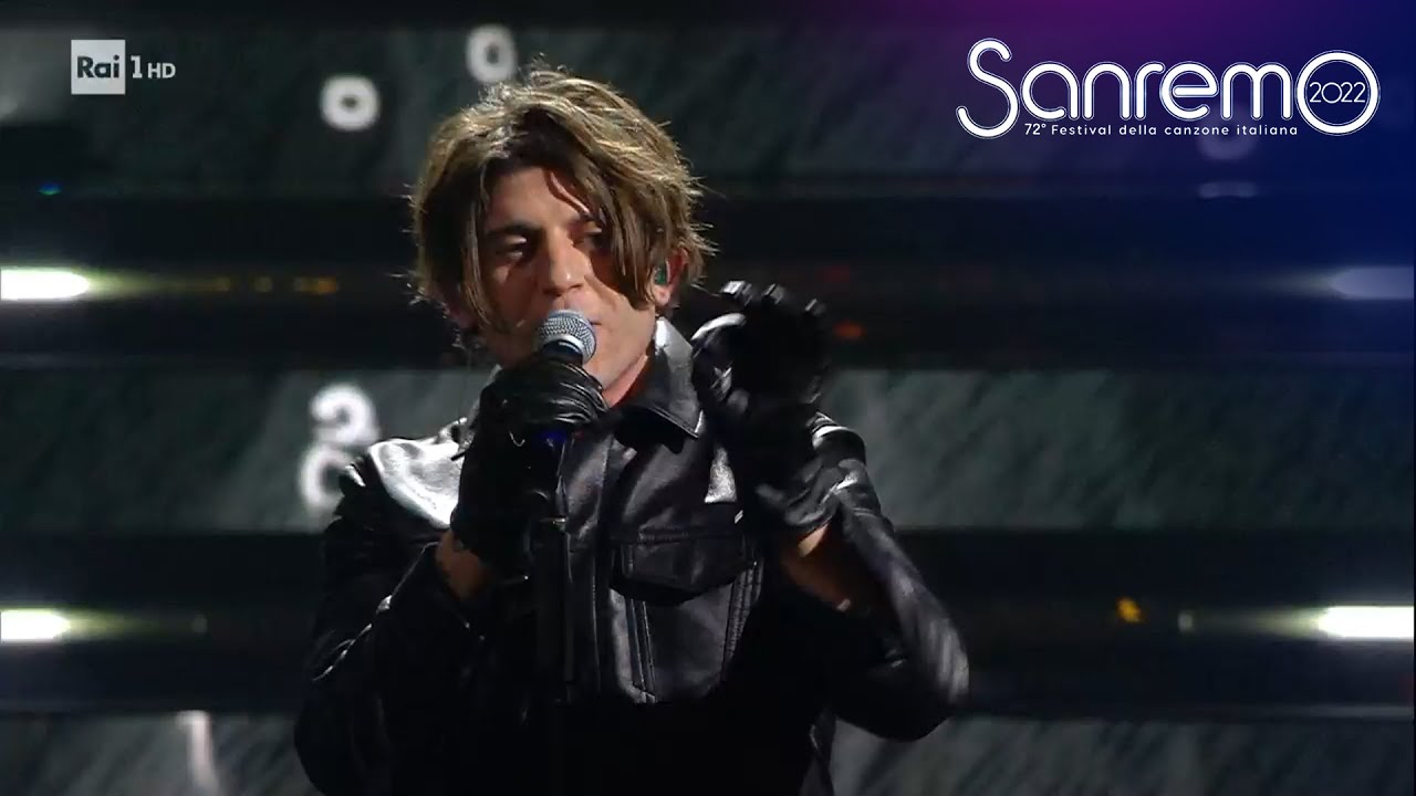 Rkomi: ecco chi è. Età, vita privata e Sanremo 2022