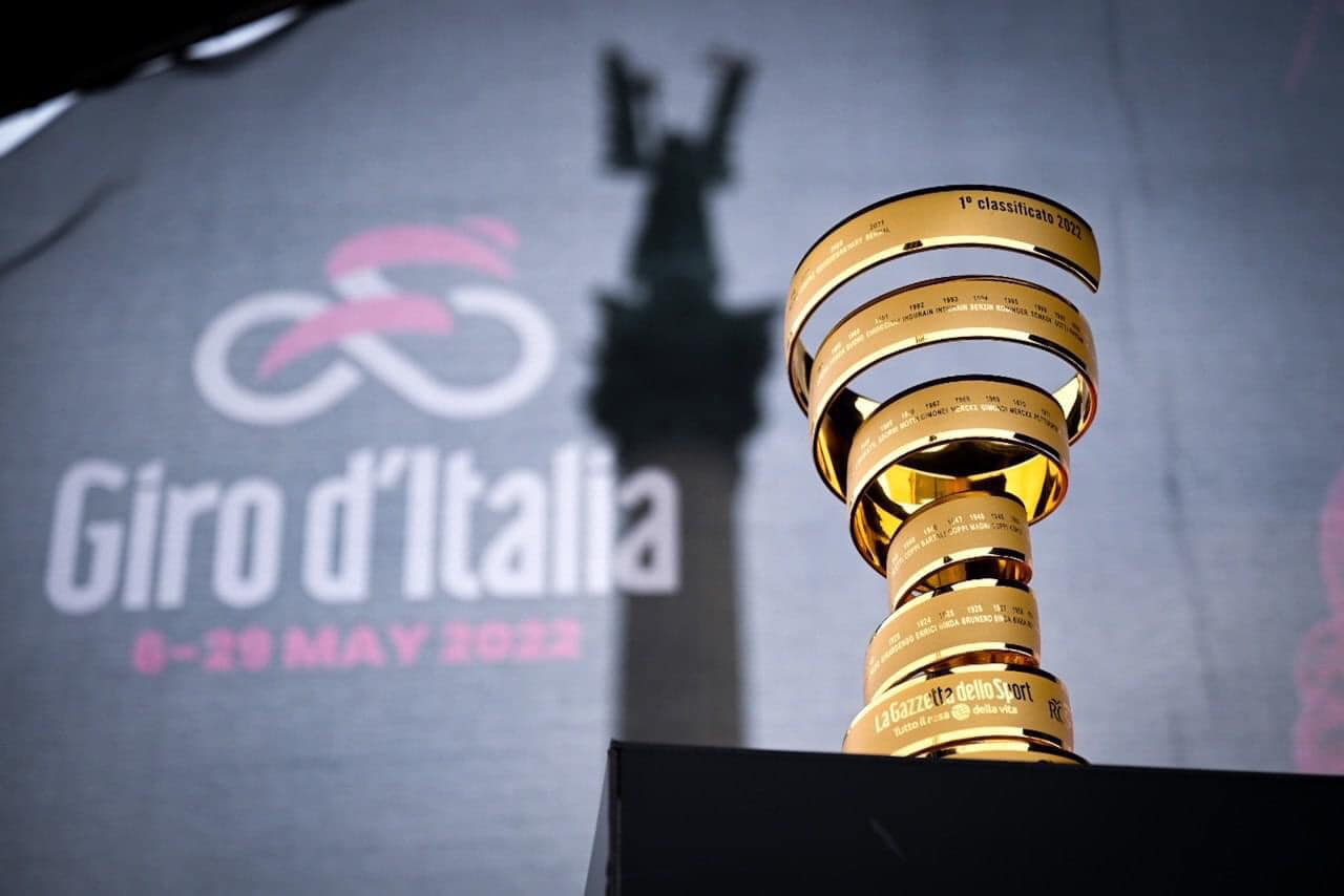 Giro d’Italia 2022, una tappa nelle bellezze di Napoli