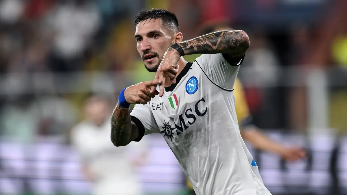 Raspadori e Politano salvano il Napoli e Garcia a Genova